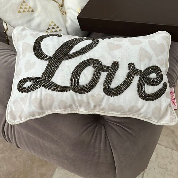 LOVE sequin pillow with hearts - Picture 1 of 3